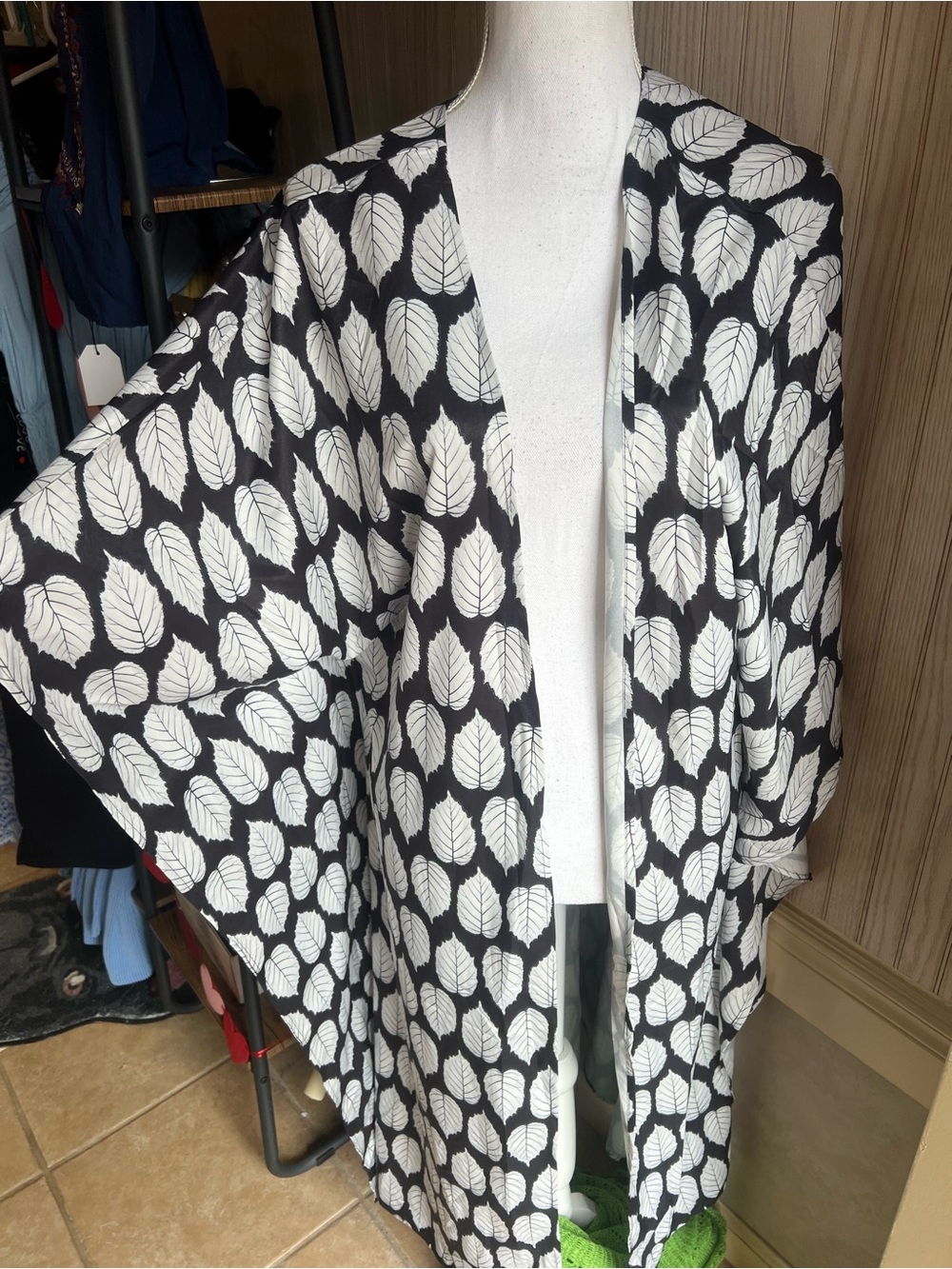 Cupshe Black & White Leaf Print Long Kimono Coverup - Picture 2 of 7